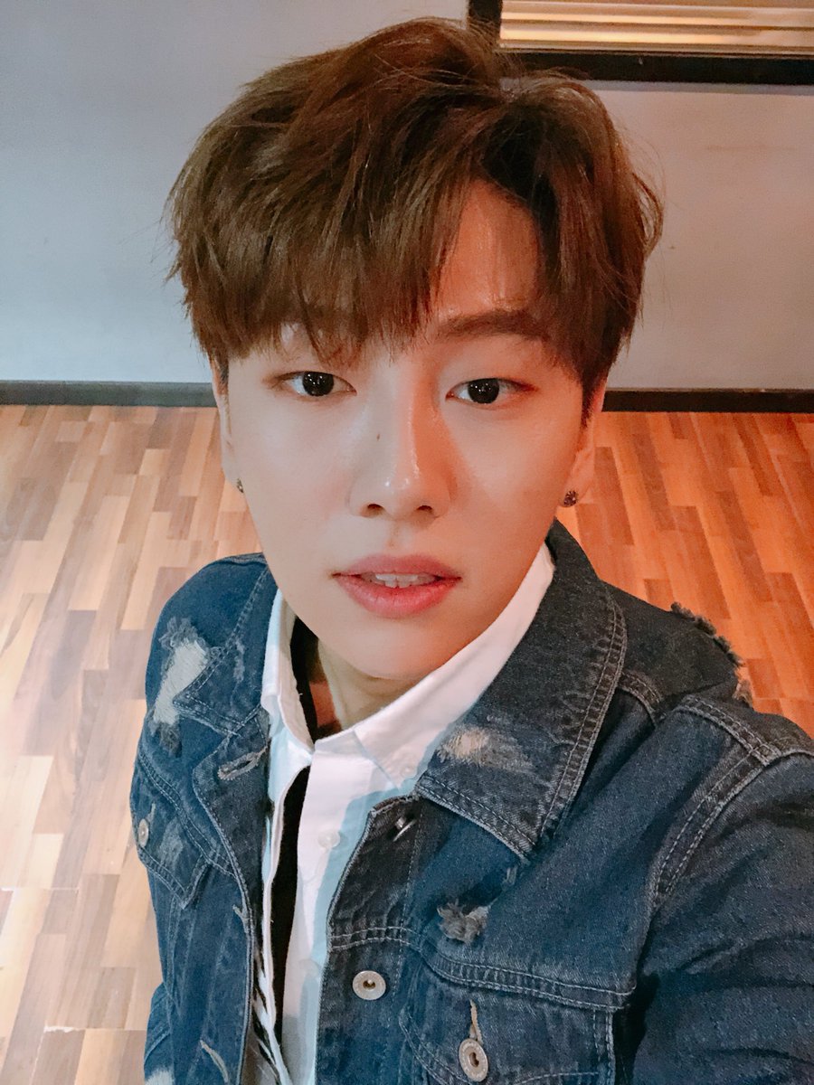 JBJtwt787's tweet photo. [#노태현🕺] 오랜만에 셀카!!!
미안해요ㅜㅜ 많이 기다렸죵~!!?? https://t.co/XVeLfR8oY5