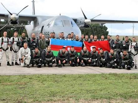 Ben, 35 yaşındayım, İstabul'da yaşıyorum, Bahcesehehir'de, emekli askerim (ozel kuvvetler). Askeri hizmetim, birçok savas bölgelerde yapmisim. Yabancı diller biliyorum, bilgisayar, ehliyet var, daha once bir hükümet görevlisinin  muhafızi olarak çalışıyodum. Tel: +905423857813.