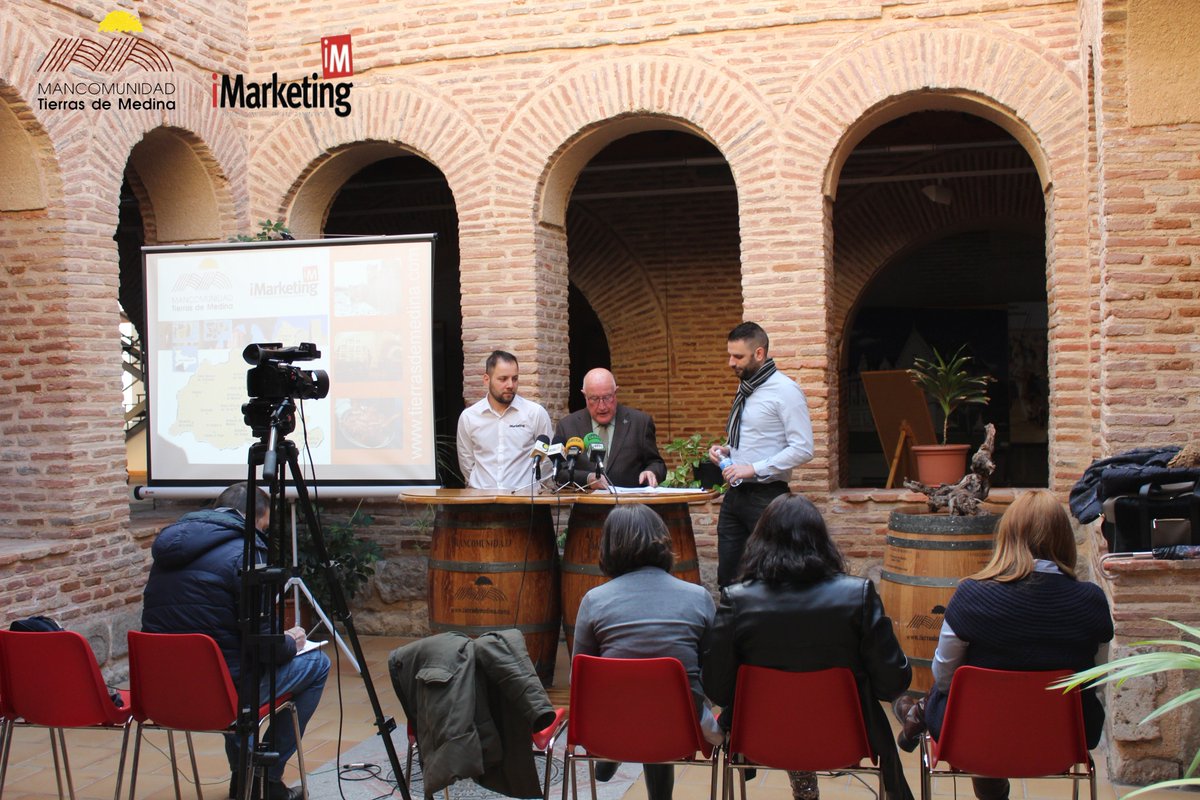 TierrasdeMedina's tweet photo. Acabamos de presentar la nueva página web de la Mancomunidad Tierras de Medina a los medios de comunicación, con @josembarrocal y Álvaro de @IniciaMarketing y Alfonso Hernández Martín, Presidente de la @TierrasdeMedina 

https://t.co/0Z41WiPD0A 

#TierrasdeMedina https://t.co/sjSOgyVuPl