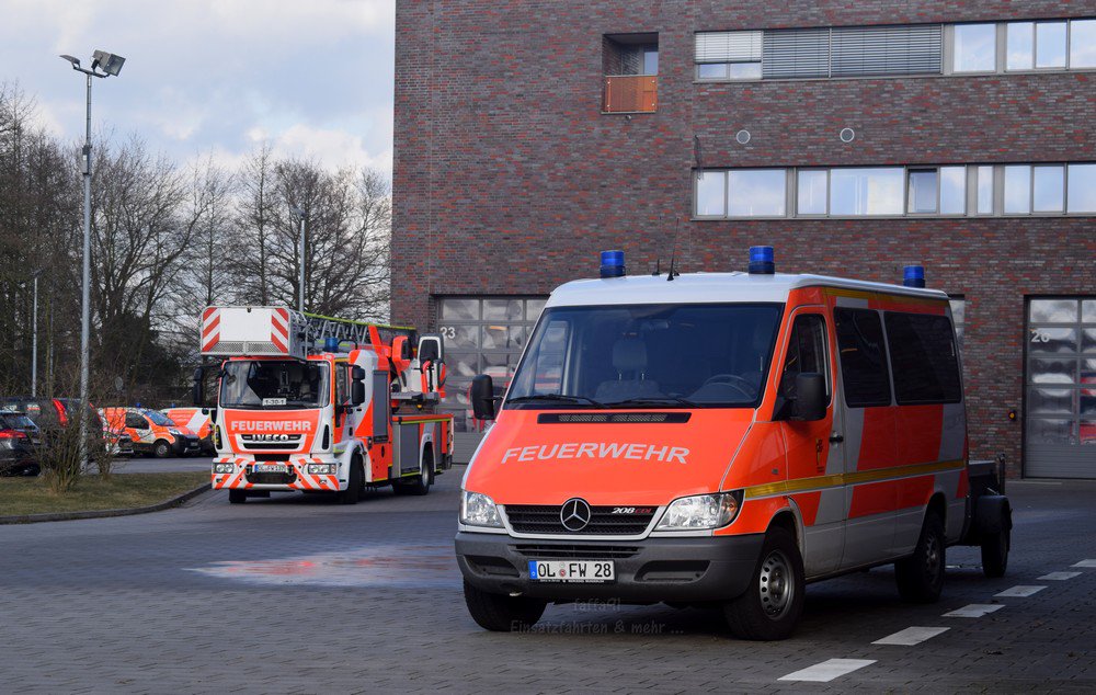 faffa91YT's tweet photo. #DLAK #Drehleiter #DLK #DrehleiterKorb #Iveco #MTW #Höhenrettung #Lehrgang #Drehleitertausch #NeuesteDrehleiter #Feuerwehr #Berufsfeuerwehr #Oldenburg #niedersachsen #Einsatzfahrzeug #Einsatzfahrtenfilmer #faffa91 #Youtube
#Mercedes #Sprinter #Mannschaftstransportwagen #HRD https://t.co/p3sA77LTz2