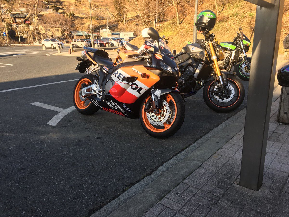 Twitter पर こば Cbr1000rr 18 03 06 Cbr1000rr Sc57前期レプソルカラー納車されました ずっと憧れだったセンターアップとレプソルカラーなので大切に永く乗って行きたいと思います 納車 バイク乗りと繋がりたい Cbr1000rr レプソル T Co