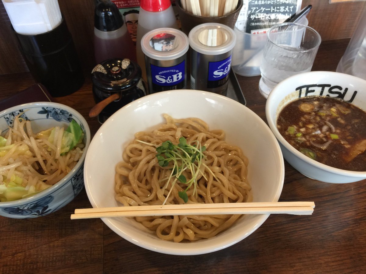 「つけ麺TETSU 本店」の強つけ麺、野菜トッピング。950円。
