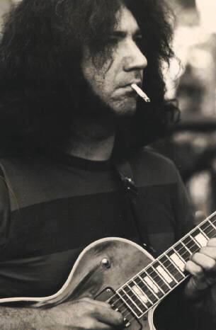 Jerry Garcia once met a tapir in 1968 during the setting up for a Grateful  Dead gig in California. We don't know of any other tapir-related rock  history moments. #TapirsInHistory https://t.co/qTuZI5wedC