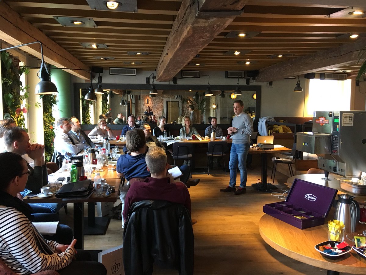 Hoe stel je de ideale menukaart samen? En welke apparaten zijn een ideale hulp in de keuken? Jurgen van der Steen vertelt het op dag 2 van de #KHN #masterclass Wie is die gast? Ik wil die gast! <a href="/DeBeursUtrecht/">De Beurs Utrecht</a>