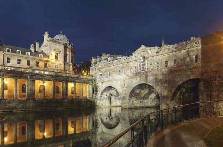 #Have you seen Pulteney Bride that crosses the River Avon?#MyFeelGoodBath #VisitBath #IgersBath #BathSpa #CityOfBath #VisitEngland #LoveGreatBritain #BathUK #BathStreet #BathStone #SwIsBest #BathHoliday #HolidayLetsUk #HolidayLets #Tourist #Tourism #AirBnB #Property #Luxury