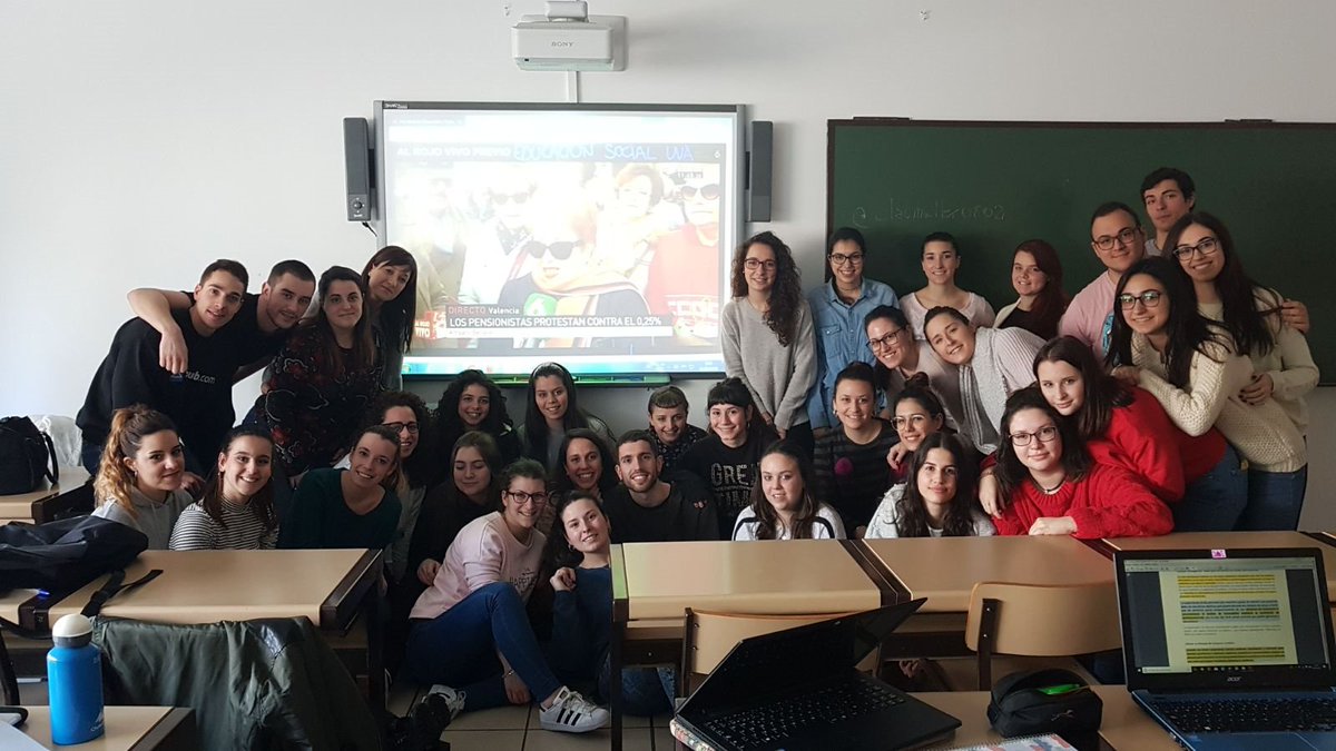 lauraga22's tweet photo. Vuestra lucha también es nuestra lucha.#PensionistasEnPieARV#EducaciónSocialUVa https://t.co/9USYxKyPPX