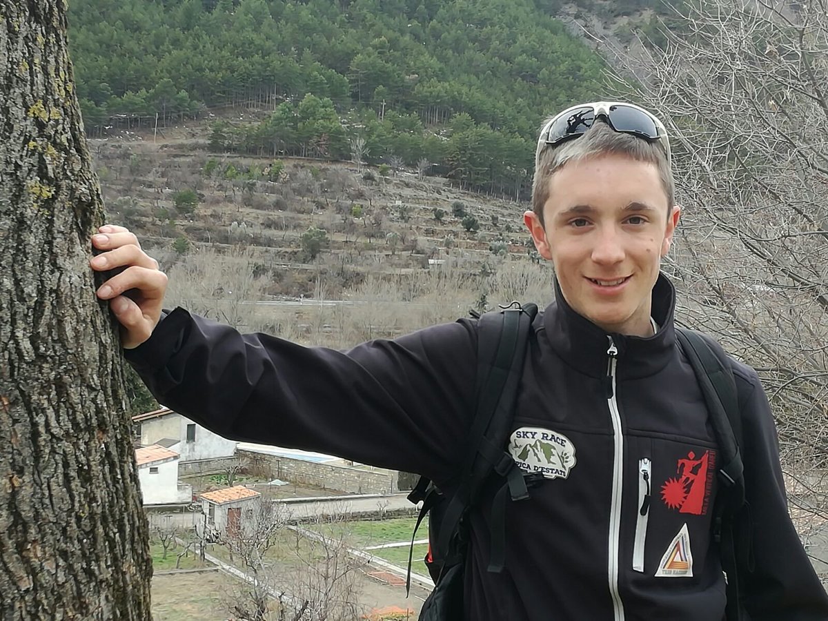 pallars_testimo's tweet photo. Iu Escolà @IuAreu97 és d' #Àreu al peu de la #PicadEstats al #Pallars #Sobirà
S'està formant com a guia de muntanya a #LaPoblaDeSegur
Avui és una sòlida promesa de les curses de #Trail
“Voldria que la meva passió, fos també la meva professió”
https://t.co/H6qRsMScxB https://t.co/JiidWenwVn