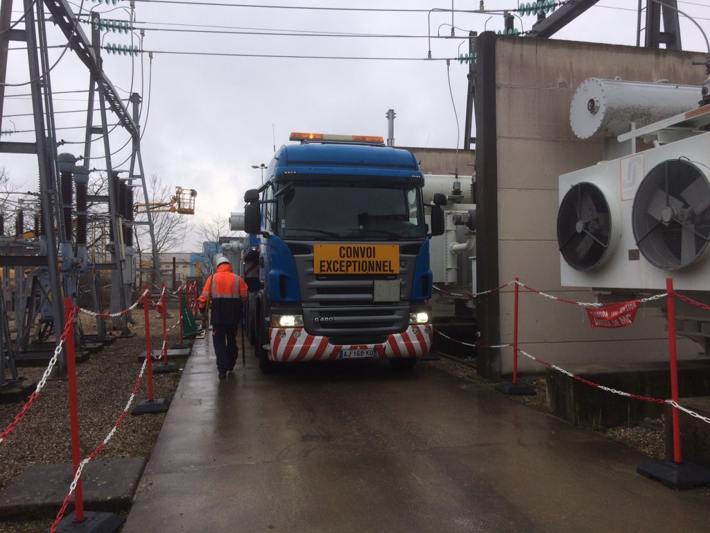 Enedis_AuRA's tweet image. #EnDirect : livraison d'un nouveau transformateur électrique au poste source @enedis à #Blyes 
#PlaineDeLAin pour répondre aux enjeux de développement du #territoire