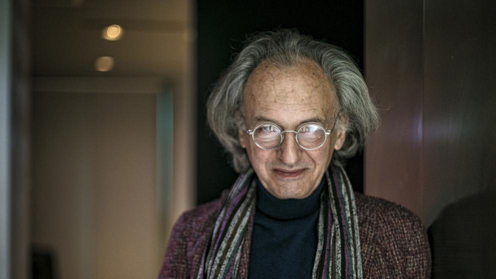 “La ayuda mutua en el trabajo ha desaparecido", Christophe Dejours, psiquiatra, investiga la relación entre trabajo y salud mental bit.ly/2FXKPC5 por Ima Sanchís