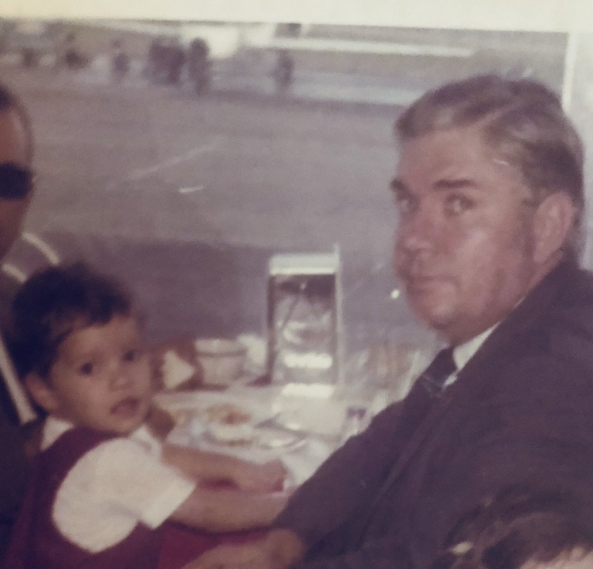 JennyFulop's tweet photo. Papa hoy mas que nunca te recuerdo y te extraño. Fuiste un ser con un corazón enorme, a ti debemos mucho de lo que hoy somos!te amare por siempre #papich #szeretleknagyon #hungary #budapest #56 https://t.co/wLlr3IEqwB