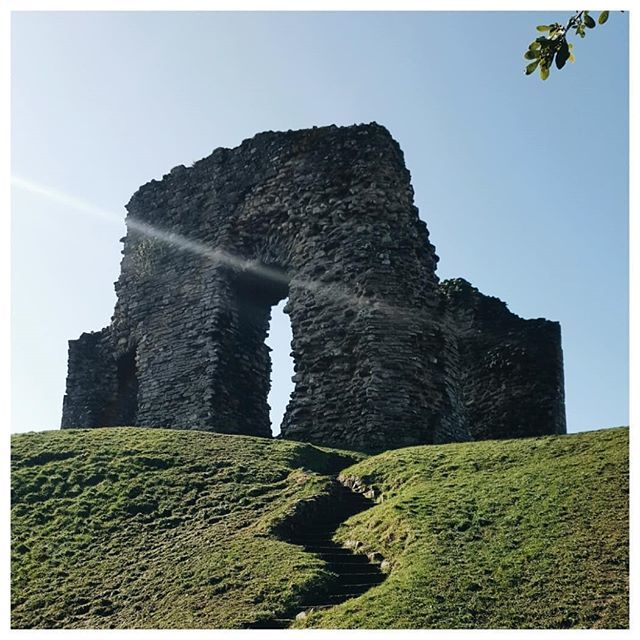 CollectivelyMe_'s tweet photo. R U I N S | I love the winding steps leading up to Christchurch castle's 12th century keep. 
This town has so much history, and it is so pretty.
.
.
.
.
.
.
#christchurchcastle #12thcentury  @visitdorsetofficial https://t.co/j5Yj0occrG https://t.co/F0kphi4400