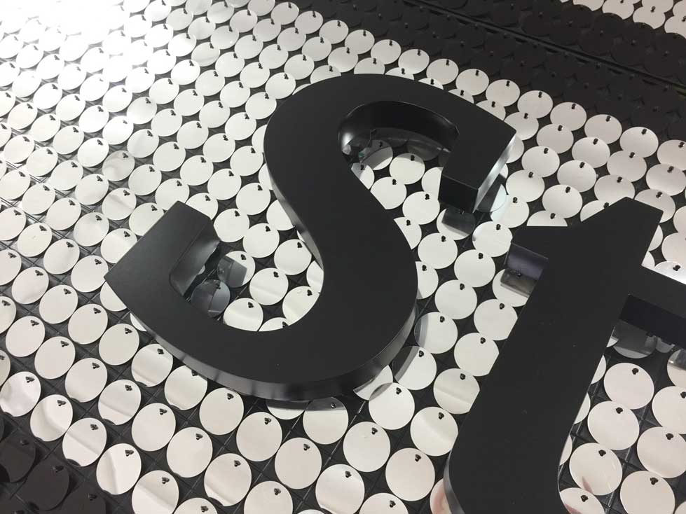 signcompanyeg's tweet photo. New #sparkling #sequin #sign arriving soon. https://t.co/XNOqQGI9yl