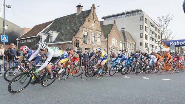 As zondag extra geopend voor alle toeschouwers van de Ronde van Drenthe #Hoogeveen #wielrennen #HetHuis