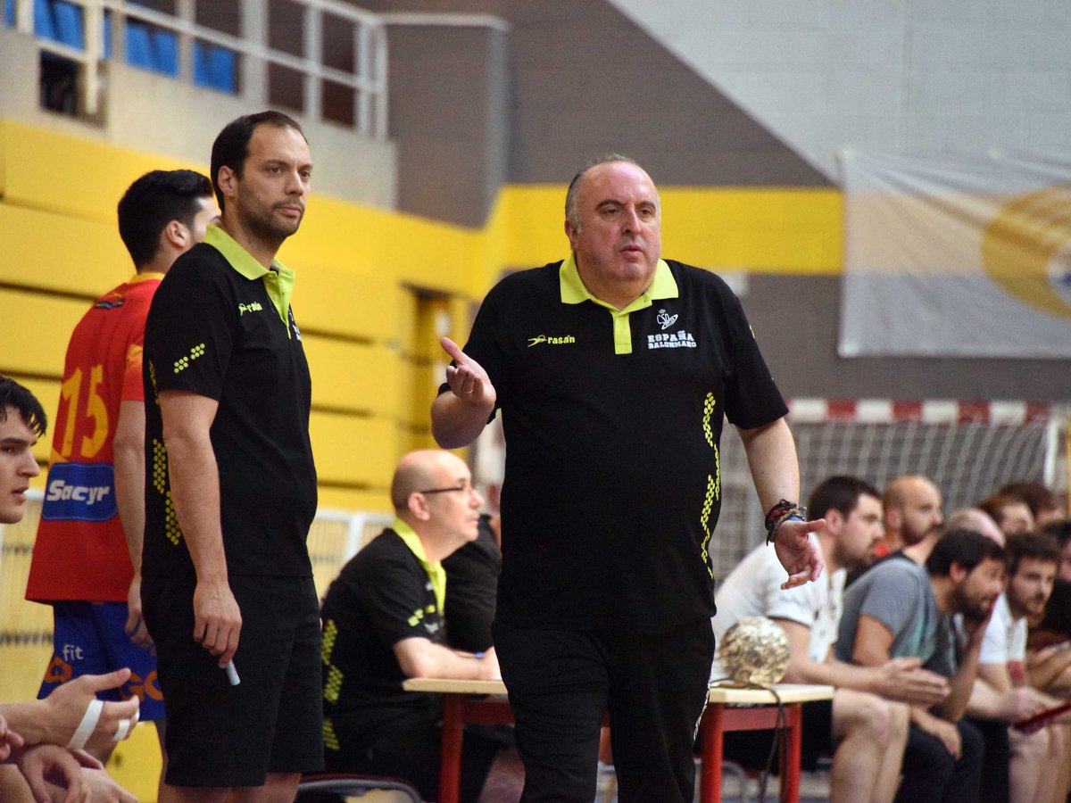 RFEBalonmano's tweet photo. 📝 #HispanosJuveniles | @ASMA1963 ofrece su lista de 16 jugadores para disputar el Torneo de Pascua🏆 en Portugal🇵🇹
📰 https://t.co/jGJ2vtzRFr https://t.co/gPcZxyQAw6