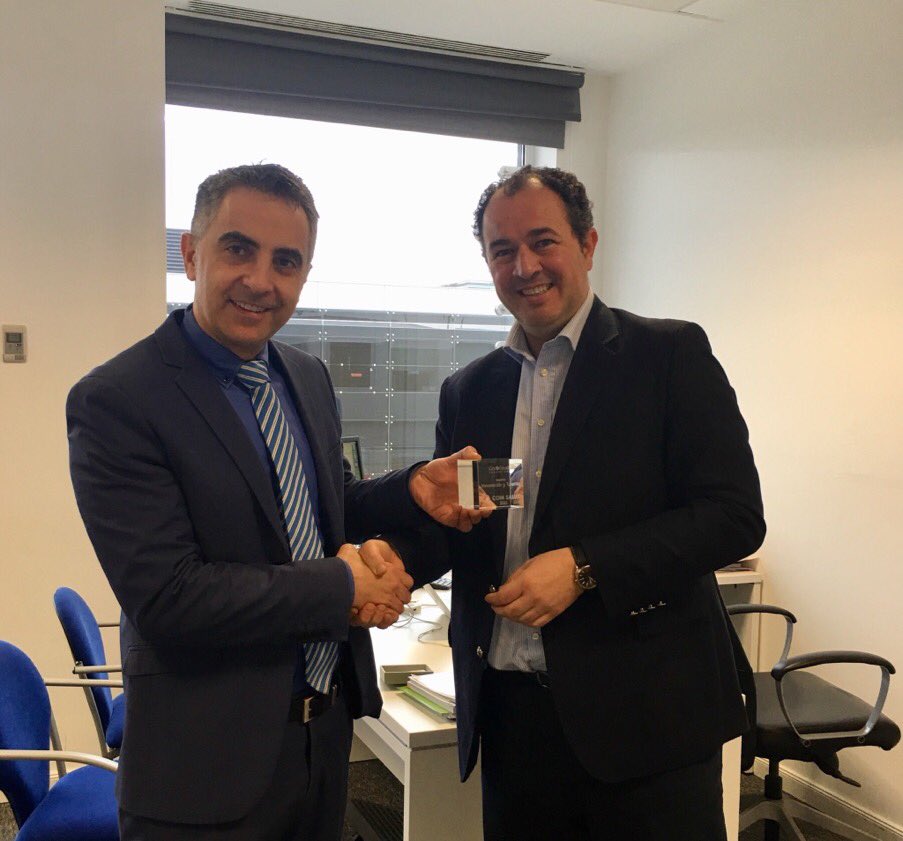 icongroupocs's tweet photo. Nuestro COO, @eremezal ha entregado el Premio Finalista Innovación y Talento @GoHealthAwards 2018 a @carloscomsalud de @comsalud. #InnovacionyTalento #GoHA2018 #salud 👇Enhorabuena !! https://t.co/2C5lyzZ6VF