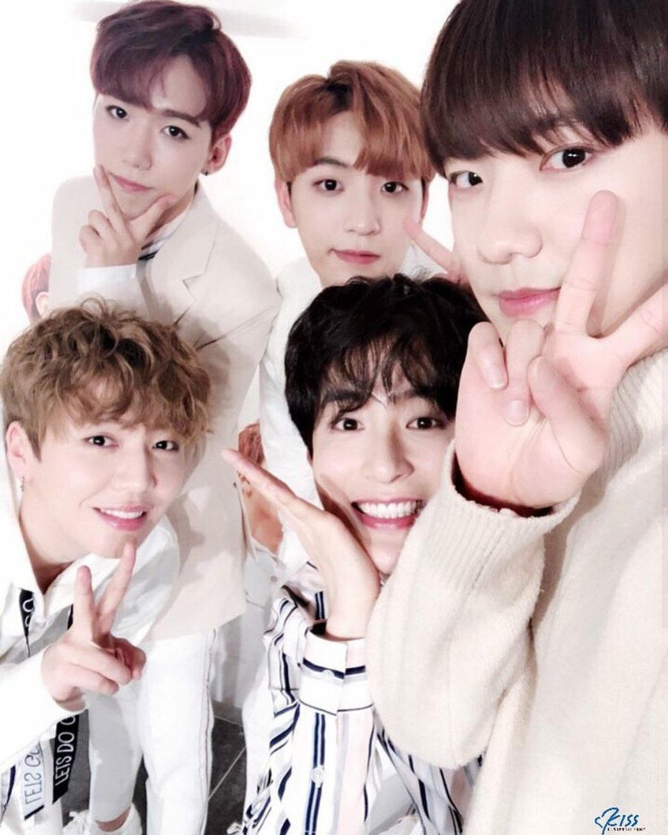 FAVE1_Brasil's tweet photo. Bom dia Perfections~
Pessoal mantenham-se fortes e firmes,a mutirão continua,não desistam! 💪💕 a gente consegue,fighting!
@TOPmedia_Kr há de dar o que é mais do que merecido à nossos meninos
~Jellye~
#백퍼센트_어디_있니 #WeWant100PercentBack https://t.co/5fVGd1xsfZ