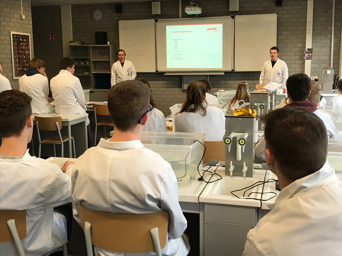 MarklandCollege's tweet photo. Markland College Zevenbergen: 'First Voters' programma - Gastles van oud-leerlingen - Weer fantastisch voorgelezen - Geslaagde presentaties profielwerkstuk - en meer op https://t.co/YmwWrO9pTK ! https://t.co/IAH7EXjzJE