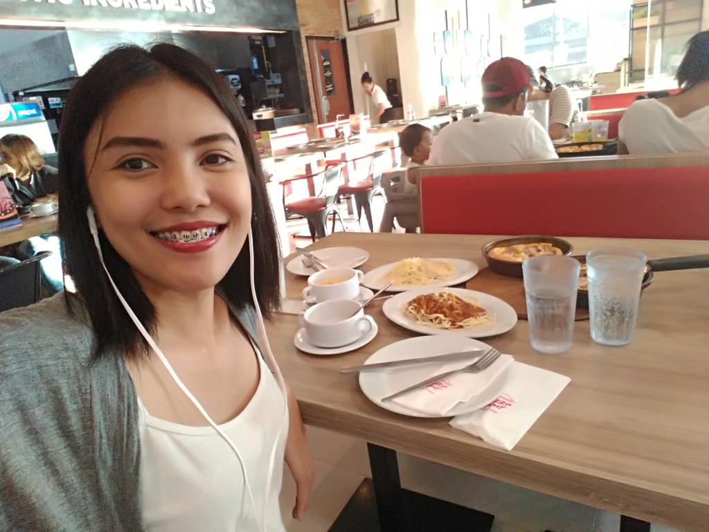mememeMary's tweet photo. Yung good for 2 na pang sayo lang... HAHAHAHA #selfiedate https://t.co/x2OTE7B8LU