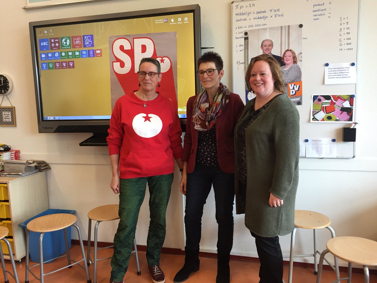 JudithLogtens's tweet photo. Uitleg over politiek op @bsdebakelgeert . Goede vragen en leuke debatten. Super inititiatief van juf Leny! https://t.co/bBua0OcxXR