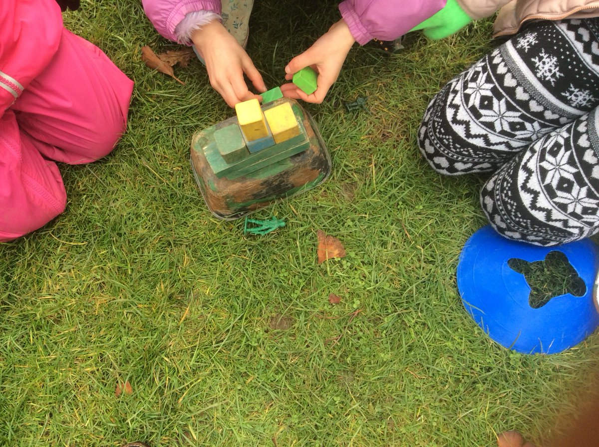 EltisleyNewton's tweet image. Look out! Look out! There's mini marines about! @MiniMarines are causing a stir @EltisleyNewton today. 
It's totally awesome fun! Mr Turner, get out the tent!