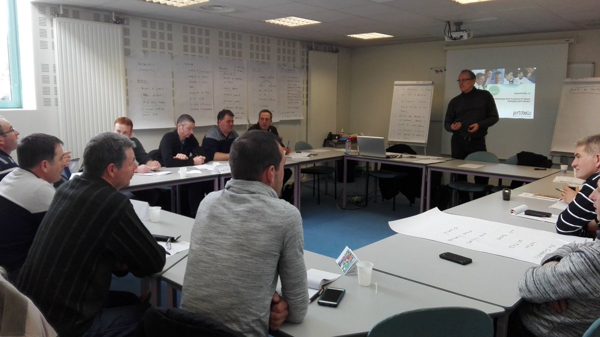 fdsea53's tweet photo. Les #éleveurs du groupe #ecla53 continuent de s'initier au marketing et à la communication ! 🙌🍴 #elroc53 @fdsea53 @JEUNESAGRI53 https://t.co/aDlTzkGiQl