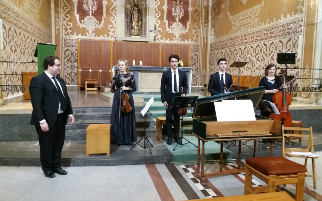 AIMBBarcelona's tweet photo. La JOFICAT, Jove Filharmònica Catalana es convertirà en una orquestra barroca el proper divendres 16 de març a les 19h en el @fortpienc. Sota la direcció de Melani Mestre. Concert gratuït.  @BCNClasica @OcioBCN @bcnactualitat @CulturaLV  https://t.co/TYiZS3xQaC https://t.co/LJDzs5ESh7