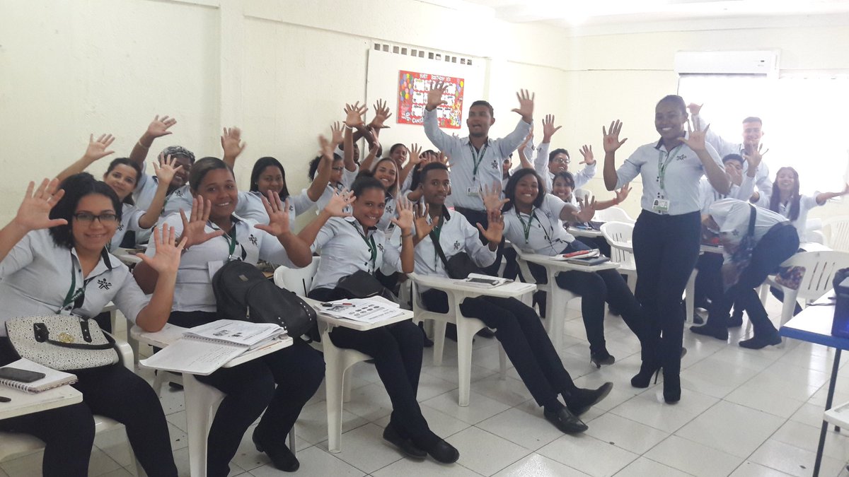 LuzDarisAnguloE's tweet photo. Candidatos a representantes del CCYS Bolívar, socializando sus propuestas @SENAComunica @jalizarazo @cysbolivar https://t.co/OwJNHnbM7M