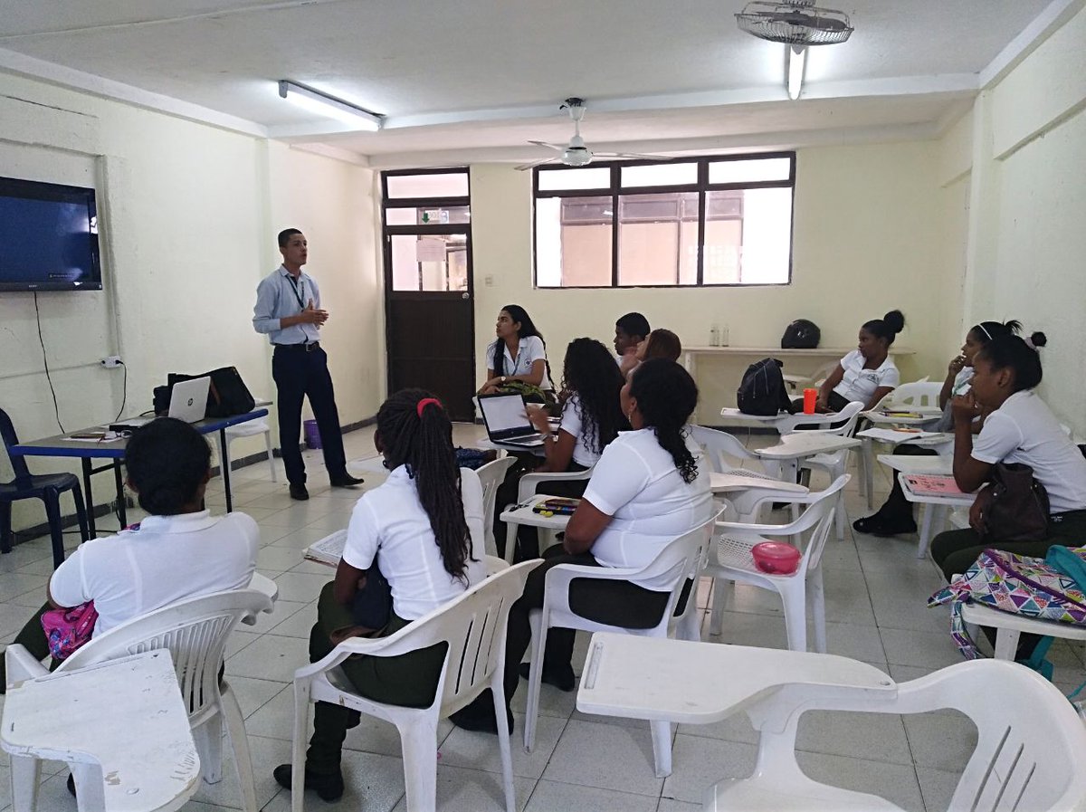 LuzDarisAnguloE's tweet photo. Candidatos a representantes del CCYS Bolívar, socializando sus propuestas @SENAComunica @jalizarazo @cysbolivar https://t.co/OwJNHnbM7M