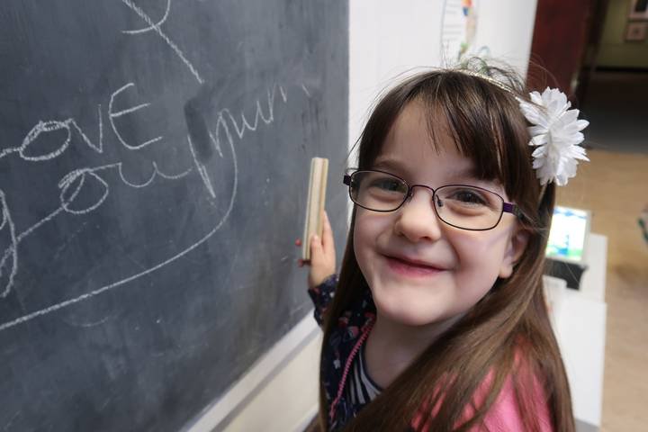 How To Help Kids Adjust When They Need To Wear Glasses adventuresinwebsterland.com/lifestyle/help… #FeelGoodContacts @FeelGoodContact