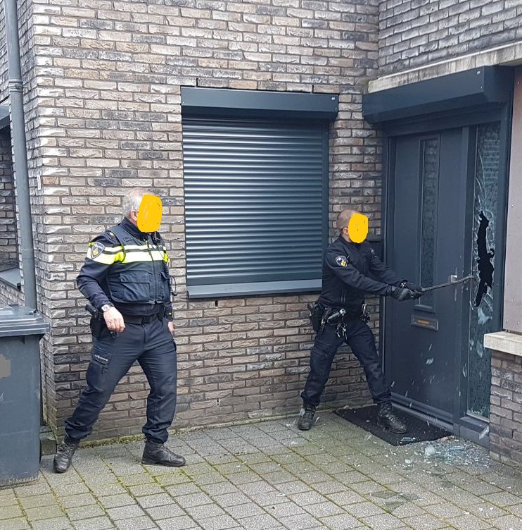 POL_Tilburg's tweet photo. Bij een #ondermijningsactie is de politie vanmorgen een woning in Rijen aan de Kapelaan Raaijmakersstraat binnengevallen. Drugs, vuurwerk en een dure auto aangetroffen. Auto zal zo getakeld worden. Geen aanhoudingen tot nu toe. https://t.co/uJKnIEgkum