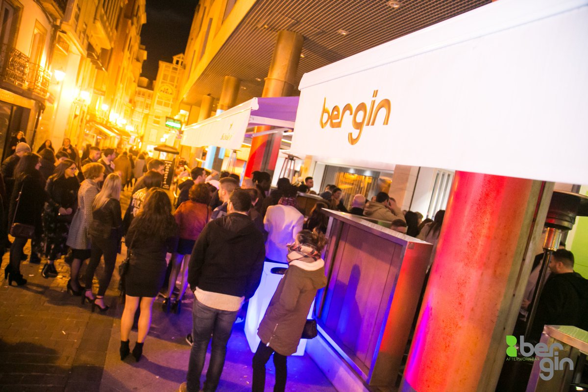 Ya están en nuestro Facebook todas las fotos del sábado. Una noche increíble en la que ¡hasta hubo cola para entrar! 

#ACoruña #BerginAfterwork #SalaAldara