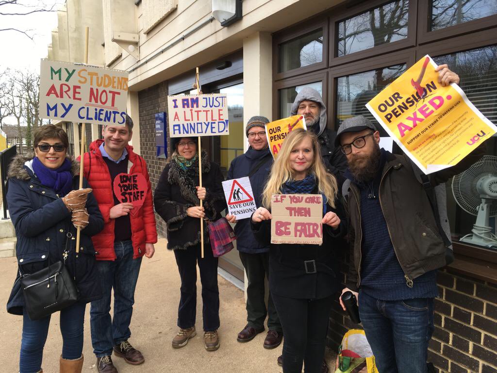 CanterburyCat's tweet photo. Day 7 - it’s Tuesday and we're back again on the picket line! #USSstrike #strikeforpensions #strikeforUSS
@UCU @UoK_UCU @Labour4C @RosieDuffield1 @edakent What do we want? Fair pensions! When do we want them? Now! https://t.co/oae25gicaG