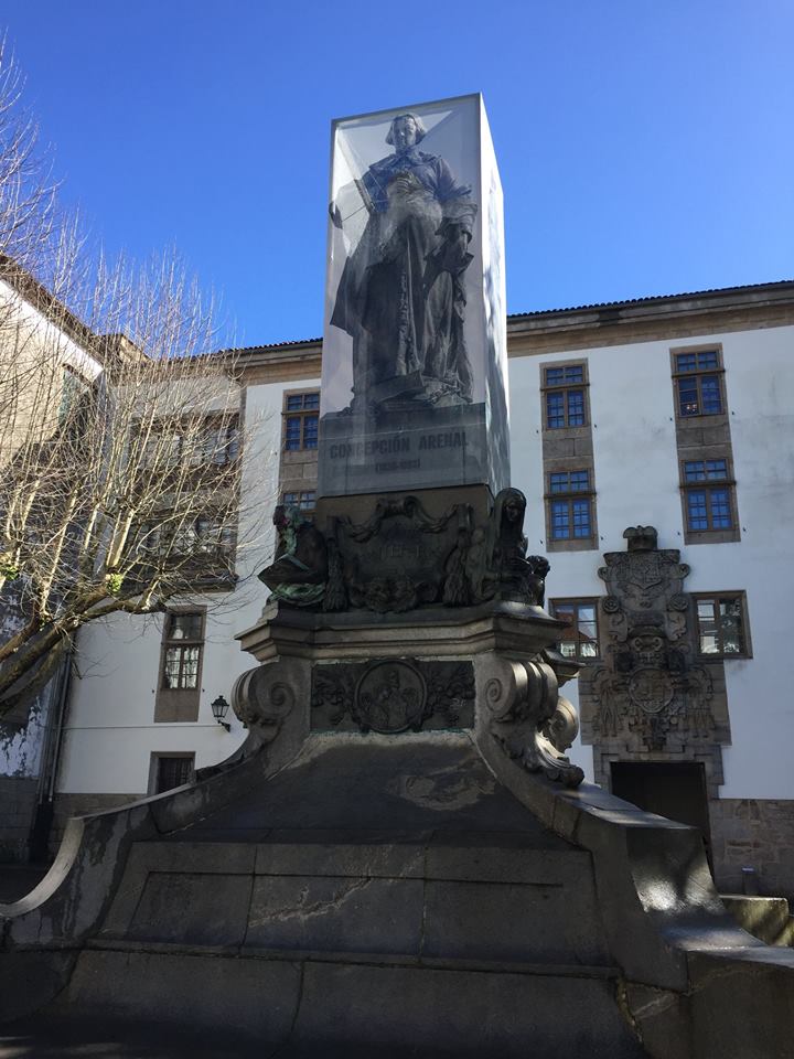 Concepción  Arenal preside todo este mes a Praza de Mazarelos nunha acción  reivindicativa da <a href="/uscfilosofia/">Filosofía USC</a> de reclamación de espazos de referencia para mulleres insignes. #MullerUSC2018