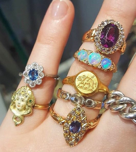GraysAntiques's tweet image. We're in love with this #gorgeous #ringselection from Elizabeth Rose Antiques , all #antique , #oneofakind pieces ! To find out more check out her instagram @elizabethroseantiques or visit her website here: ow.ly/vxfG30iMqq2  #antiques #antiquemarket #antiqueslondon