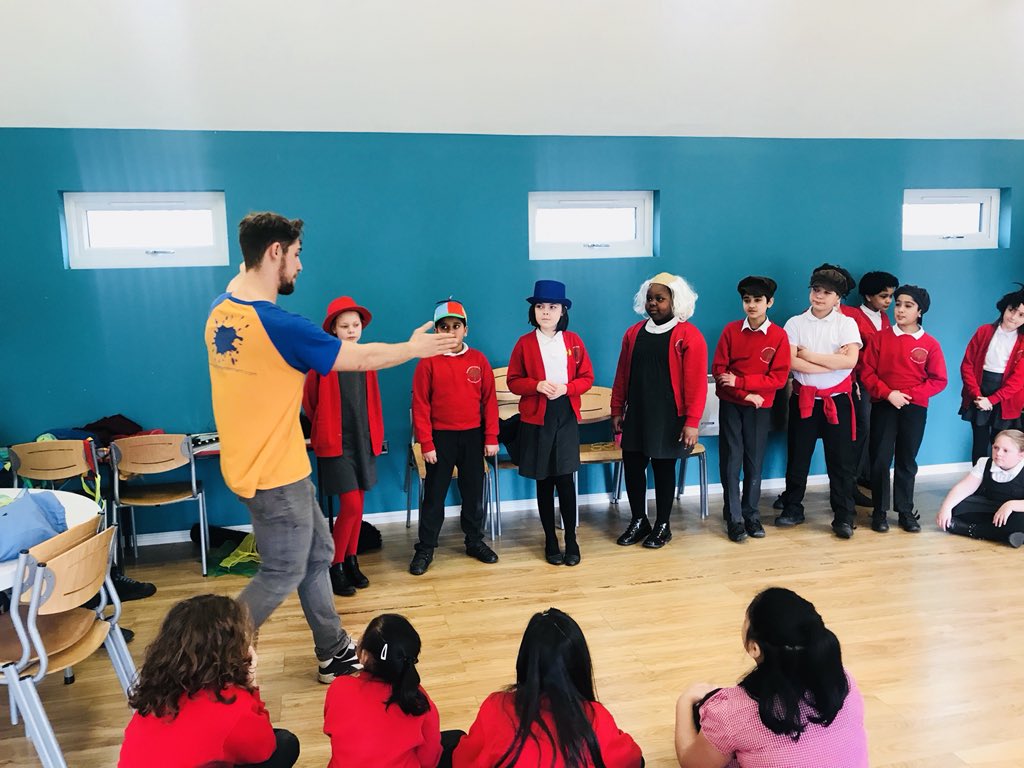 HIAMissJethva's tweet photo. @splatsentertain Year 5 are in for a treat today. We are rehearsing and performing ‘A Midsummer Nights Dream’ @Novel_Study #aplayinaday #dramaticperformances #funwithwigs #amidsummernightsdream https://t.co/deymgQ0T90