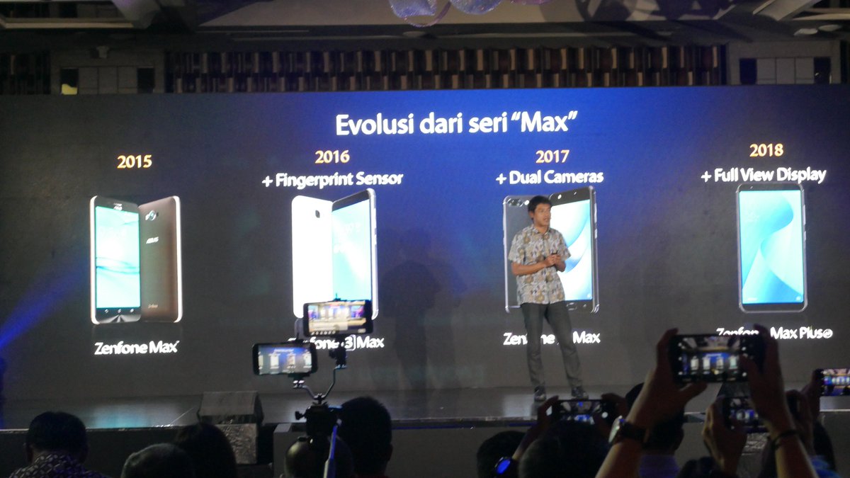 dikki_cantona's tweet photo. Mr. Benjamin menjelaskan perkembangan smartphone @ASUS_Indonesia dari tahun ketahun nih gan seru banget pembahasannya. Beberapa series gue jadi flashback masih dalam serunya launching asus #ZenFoneMaxPlusM1ID #FullViewForYou @ASUSaja
@IrfanSetiawanP @Julayjo @masekoID https://t.co/r1kOo0AIwy