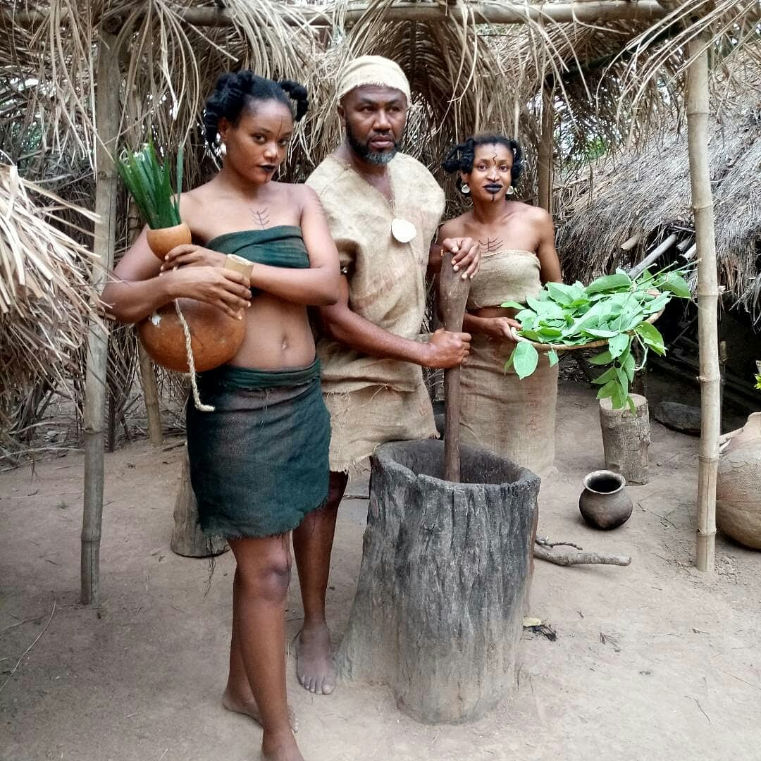 ROKNigeria's tweet photo. @ucheodoputa1 - "On the set of Ojukwu" #stepbystepnojumping @officialcharityonah - #irokotv #roknigeria #nollywood https://t.co/6SgaeNPkmo