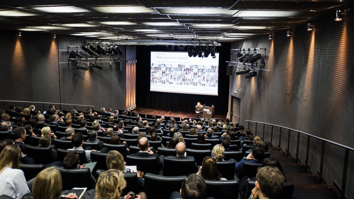 SMF_swiss's tweet photo. Vor der total verdienten Lunch-Pause geben Experten in 4 Breakout-Sessions Einblicke in Körpersprache (@matschnig), Autonomes fahren (Prof. Andreas Hermann, @HSGStGallen), Digital Customer Engagement (@Oracle @demodia @PwC_Switzerland) und B2B-Leadgenerierung. #marketingtag18 https://t.co/RSxVVEZMAv
