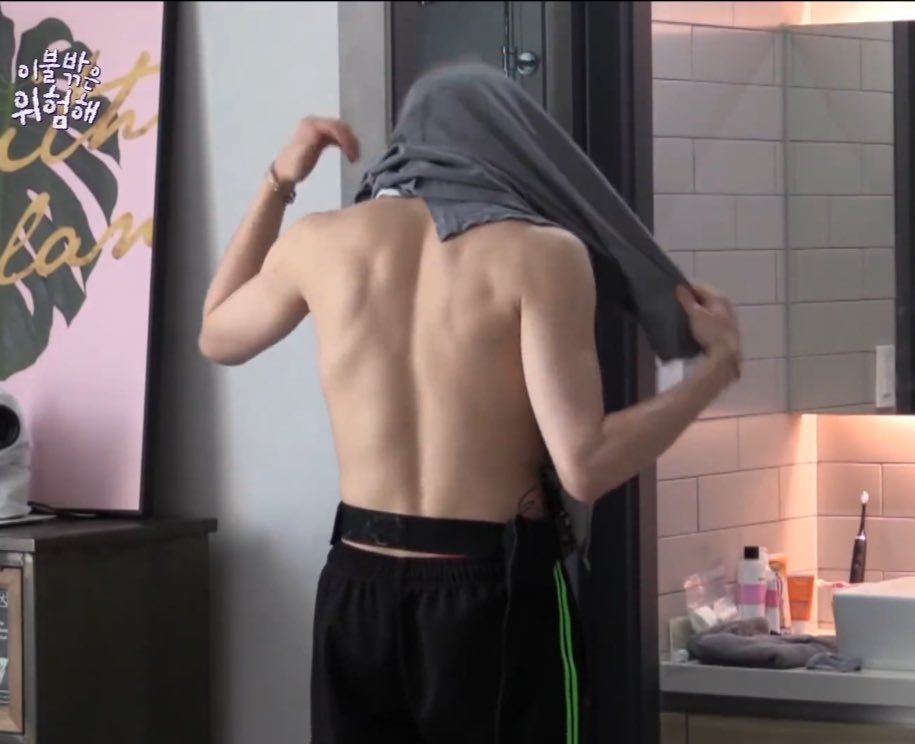 I_YamzZ's tweet photo. อันตรายนอกผ้าห่ม คาดหวังนะคะ ซีซั่นหน้าเลาต้องได้คอลเล็คชั่นใหม่ ฮืออออ https://t.co/SYfaTJ8Acb