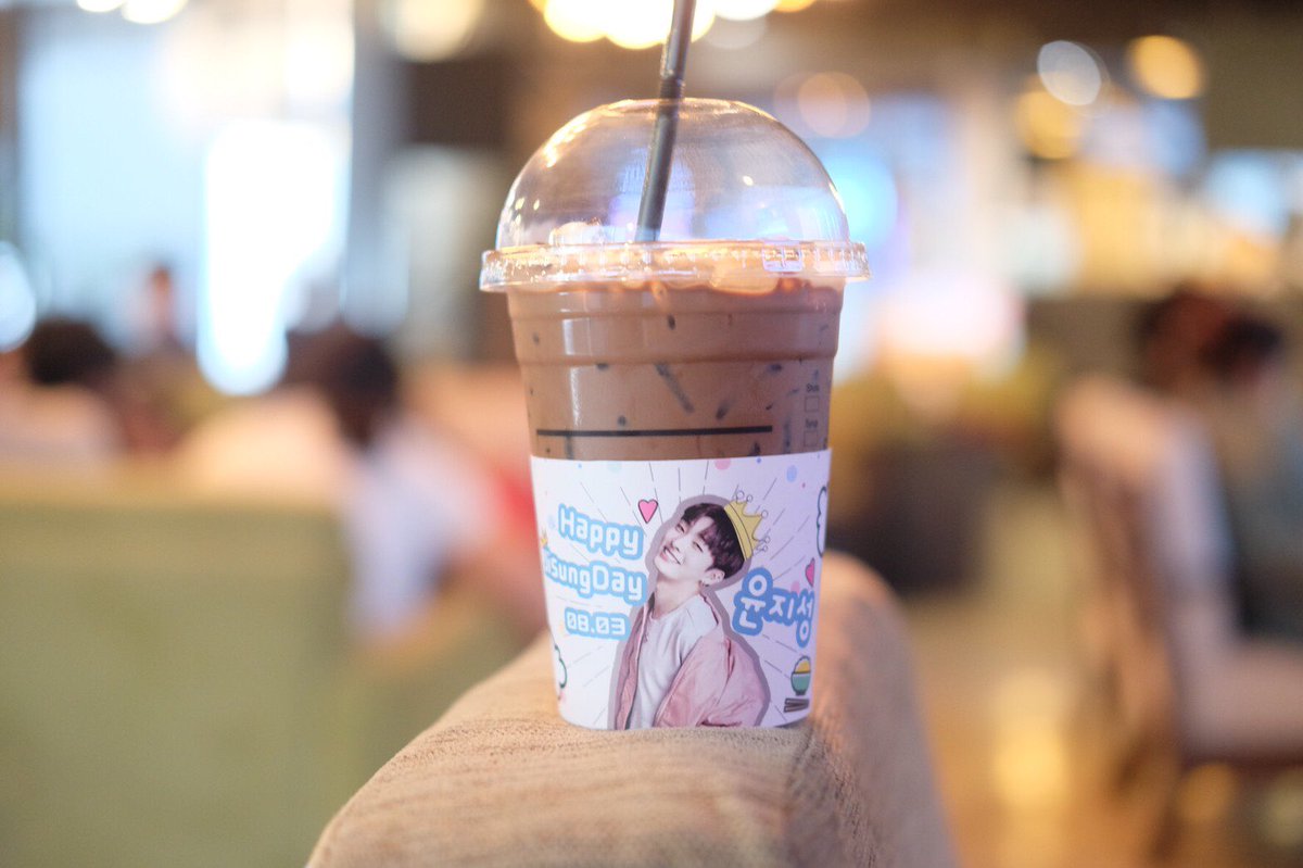 chubieei's tweet photo. ของขวัญจากชาวข้าวในวันมีตติ้งเล็กๆ ชอบคุณนะค้าบบ♥️😳🍚🍚🥤🥤 #YJSspecialproject https://t.co/emRwtcevW5