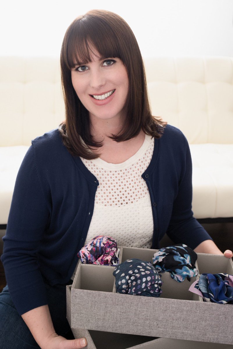 LetMeOrganizeIt's tweet photo. New #LMOI #headshot courtesy #christinasamuelsonphotography #obsessed #loveit #professionalorganizer #magazineready https://t.co/TGyCoFp4VL