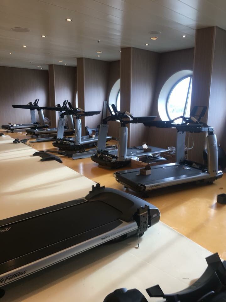 Leuke klus in St. Nazaire. Grootste cruiseschip ter wereld leveren en installeren van Life Fitness. #symphony of the Seas