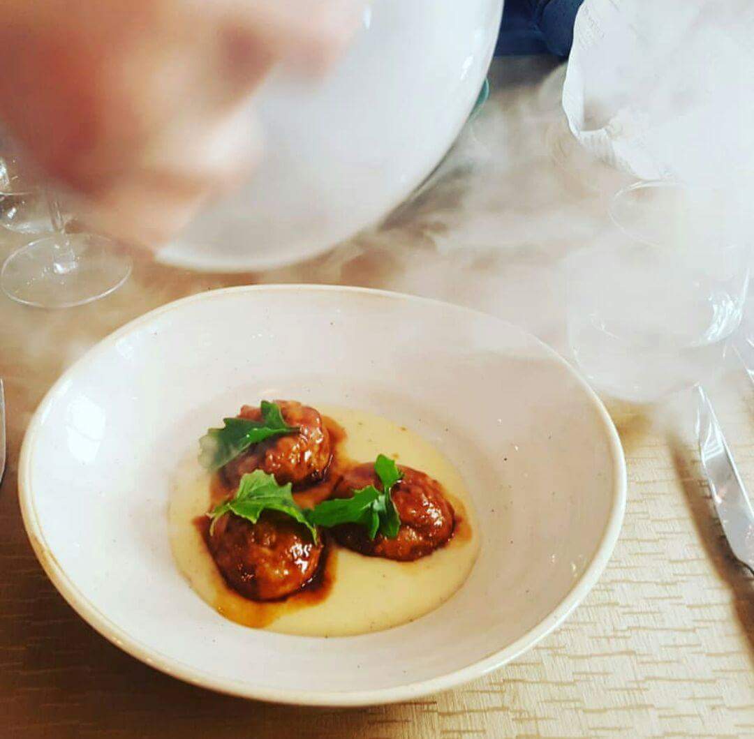Bacira_rest's tweet photo. Nuestras #Albóndigas guisadas de rabo de toro con puré especiado de patata son un clásico de nuestra carta con el que siempre acertarás. ¿Aún no las has probado?

#baciracarta https://t.co/6y7Oq9ja9Y