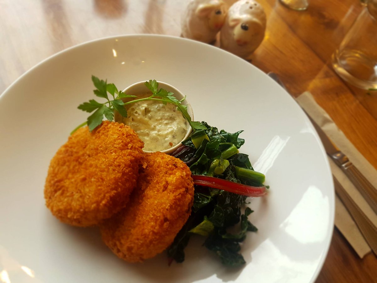 ostara_leith's tweet photo. Hot smoked @TobermoryFishCo trout fish cakes w buttered spring greens from @PhantassieMan , #lunch special in #leith today #Ostaracafe #eatscottish #ayetolocal https://t.co/ERe14Sjxdg