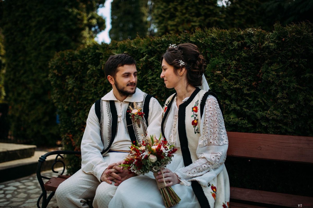 NuntaTradition's tweet photo. Gabriela și Adrian. Nuntă tradițională în Piatra Neamț
https://t.co/PfZxPpJFZg
#NuntaTraditionala #PiatraNeamt #Humulesti #Neamt #Traditii #Obiceiuri #Nunta #NuntaRomaneasca #Wedding #WeddingPhotography #Photography #TraditionalWedding #WeddingCustoms #Romania https://t.co/RKBoyzPbMt
