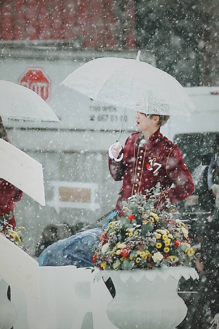 SecretOfGod100's tweet photo. 🌟180306 #LUHAN @ #KeepRunning SS6 Filming in Vienna, Austria © DeereeY 
#LuHanKeepRunning https://t.co/dkGXbfvBgB