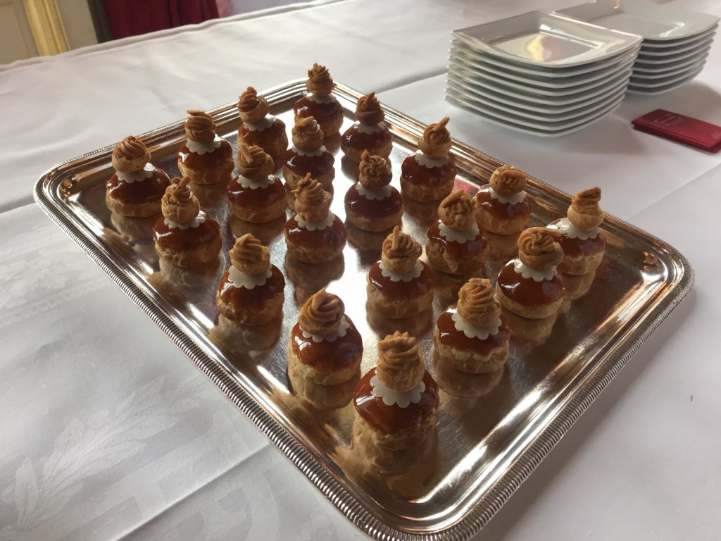 flight_report's tweet photo. Le chef Alain Ducasse et les nombreux 👨🍳 sont partenaires de l’opération et cuisineront dans des restaurants et ambassades.
@AirFranceFR organisera des vols événementiels le 21 mars comme le #AF072 vers @flyLAXairport 🇺🇸 avec @bassosommelier 🍷 https://t.co/DzcBl4U10p