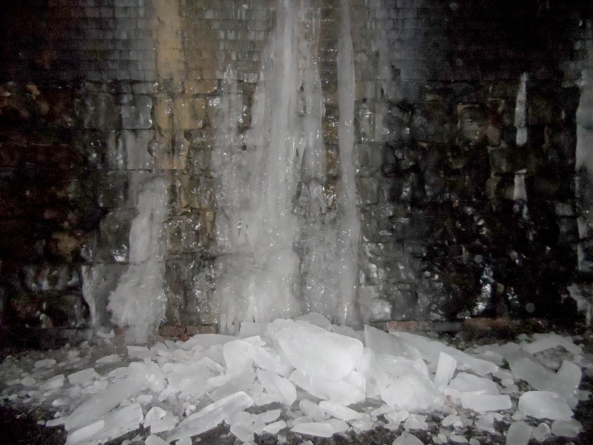 CrossDotMedia's tweet photo. More spectacular icicle madness in #Litton &amp; #Cressbrook tunnels. Glad we got to see them before the #BigMelt! 😀 

#monsaltrail #ICE #cressbrooktunnel #littonmill #cressbrook #peakdistrict #derbyshire #icicles #ukwalks #uktravel #photography #tunnel #tideswell https://t.co/8RDQ4HbHt8