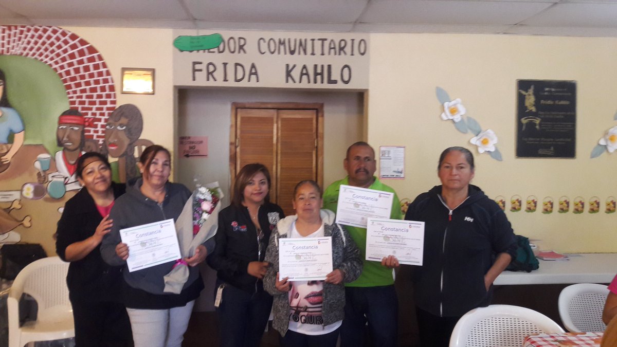 NancyGonzlezGil's tweet photo. Se entrego reconocimiento a las voluntarias de comedores comunitarios del segundo curso de gastronomia...
#TeInvitoAComer 
#TeamChihuahua https://t.co/Xsv0gOeOa4
