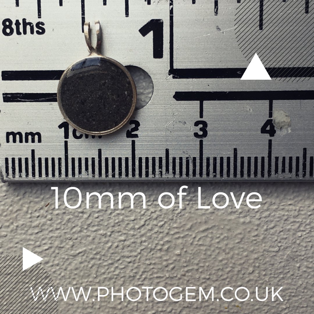 _photogem's tweet photo. This teeny tiny Photogem is only 10mm across. It can contain a photograph, an illustration or something else that is precious to you. It’s your secret comfort. When you wear it you’ll feel the love. This one contains ashes from my sweet old dog called Guage. ❤️#sentimental https://t.co/utZtYFzXFT